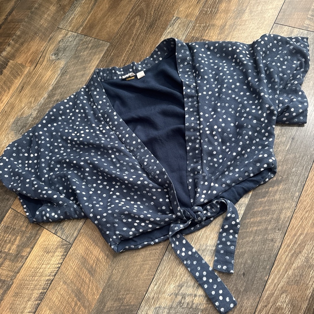 ROXY | Medium Blue and white polka dot wrap top with tie front #polkadot